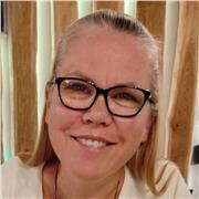 Madrelingua inglese impartisce lezione di conversazione e lettura in inglese